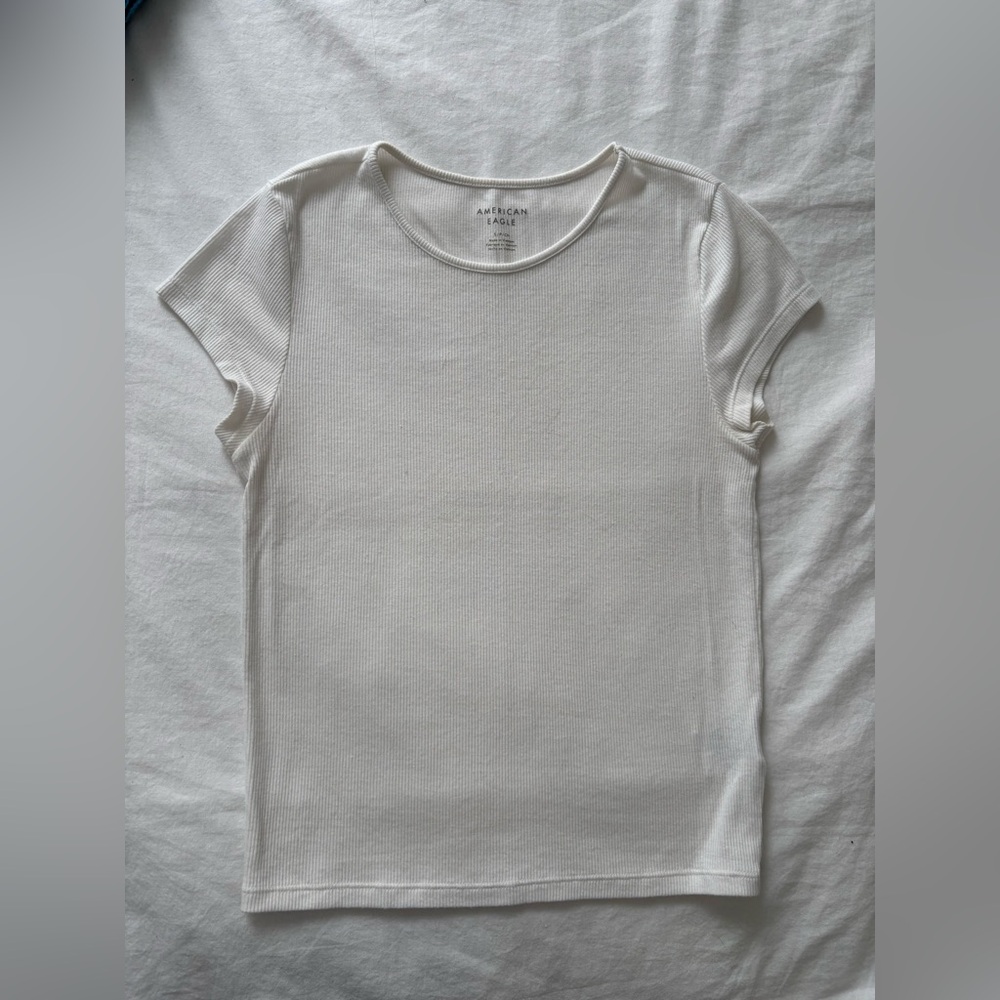 American Eagle Outfitters Cream Fitted Cap Sleeve Tee